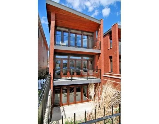 Unit for sale at 1710 W WINNEMAC Avenue, Chicago, IL 60640