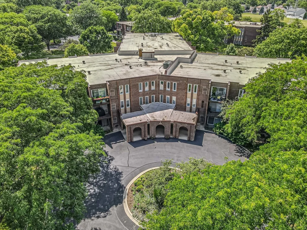 Unit for sale at 1450 Sandpebble Drive, Wheeling, IL 60090