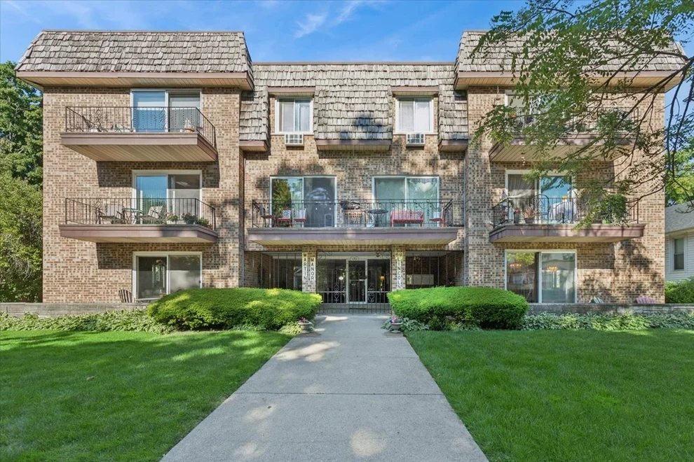 Unit for sale at 69 Lincoln Avenue, Riverside, IL 60546