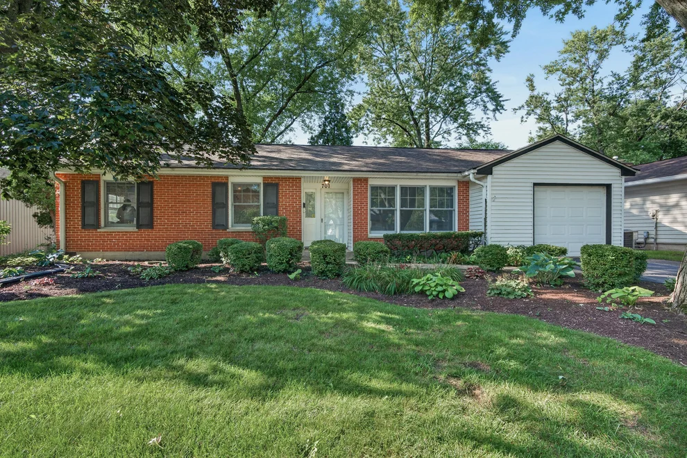 Unit for sale at 701 W Maude Avenue, Arlington Heights, IL 60004