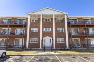 Unit for sale at 6135 W 94th Street, Oak Lawn, IL 60453