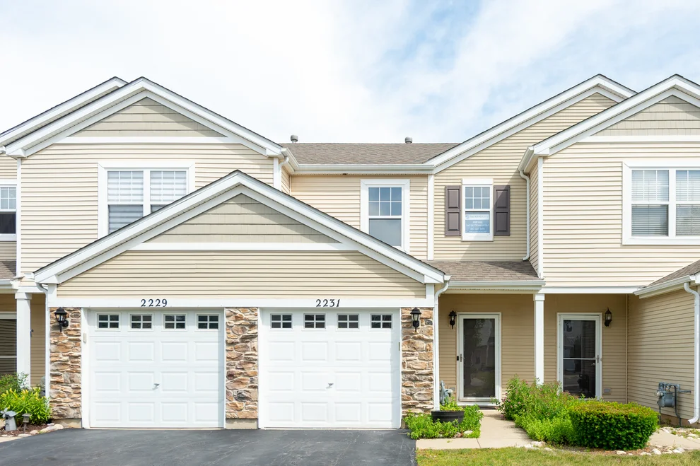 Unit for sale at 2231 Flagstone Lane, Carpentersville, IL 60110