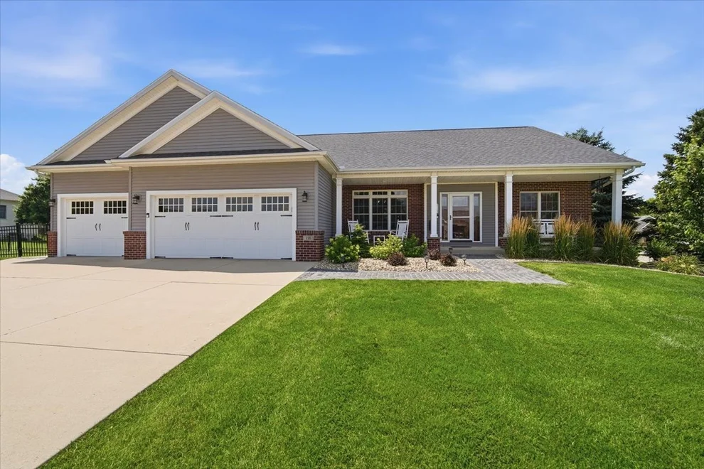 Unit for sale at 110 Whitetail Lane, Hudson, IL 61748