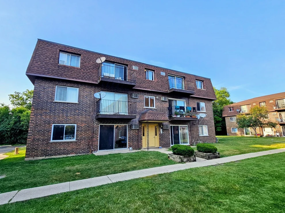 Unit for sale at 9358 GOLF Road, Des Plaines, IL 60016