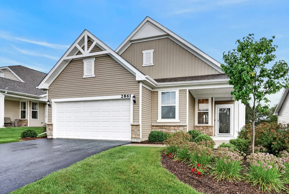 Unit for sale at 2861 Briargate Drive, Lindenhurst, IL 60046