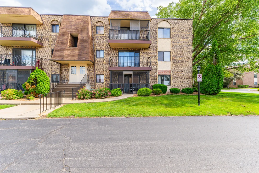 Unit for sale at 4959 134th Place, Crestwood, IL 60418