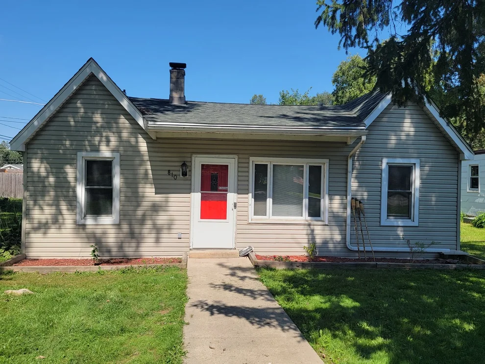 Unit for sale at 810 Southside Avenue, McHenry, IL 60051