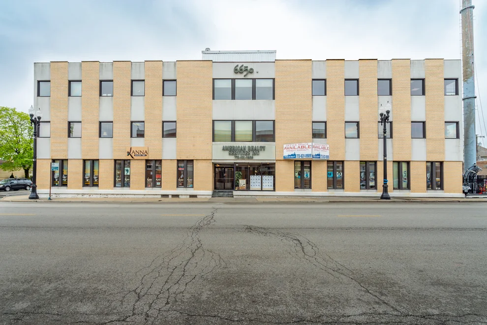 Unit for sale at 6650 N Northwest Highway, Chicago, IL 60631
