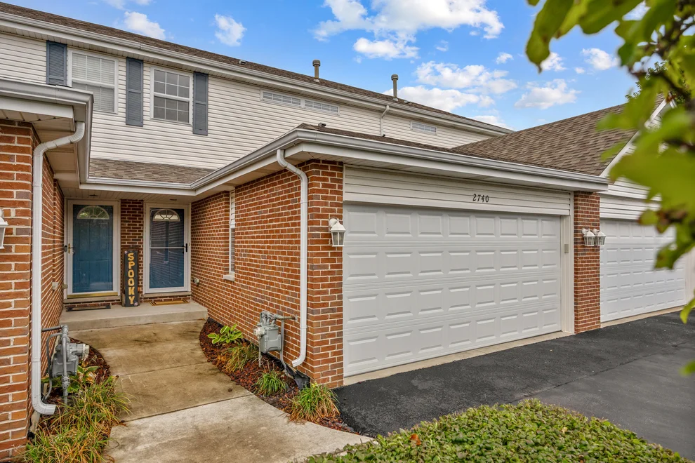 Unit for sale at 2740 Foxwood Drive, New Lenox, IL 60451
