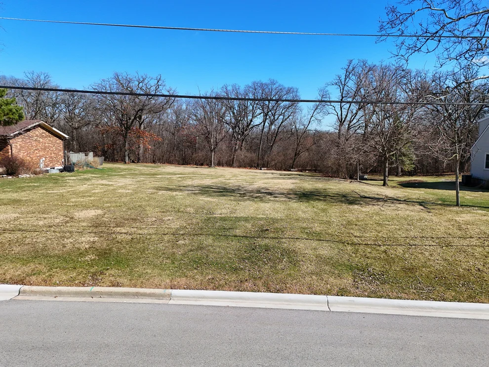 Unit for sale at 7001 Sunset Avenue, Countryside, IL 60525
