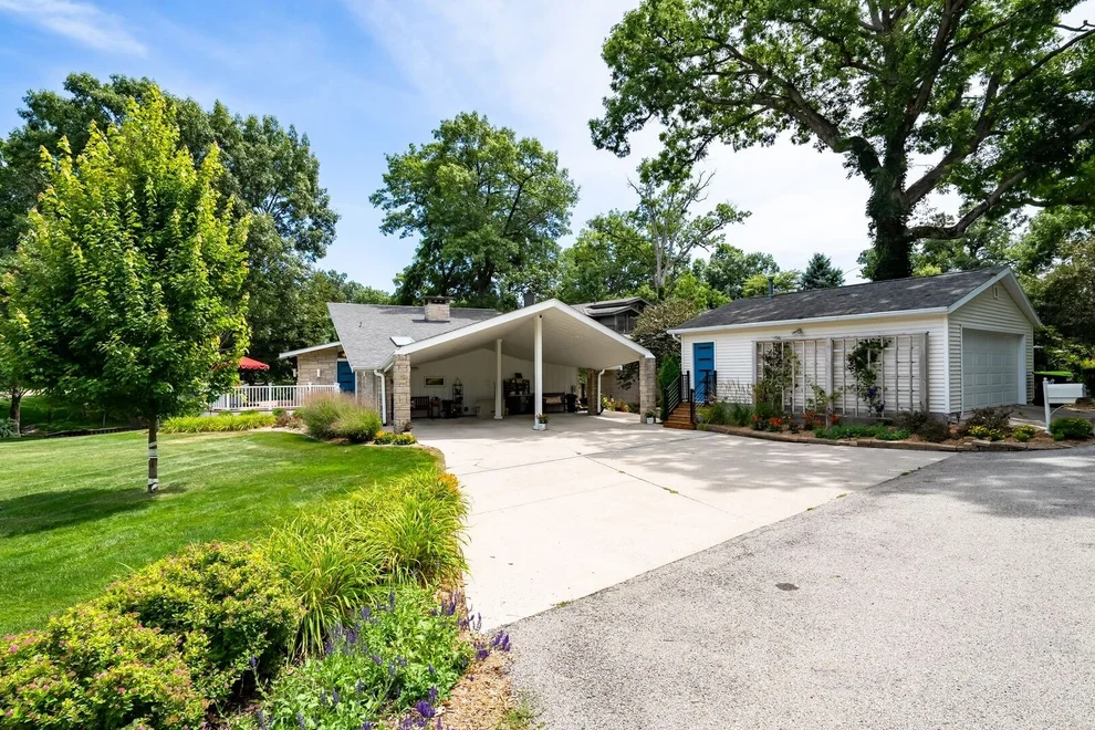 Unit for sale at 25130 Arrowhead Lane, Hudson, IL 61748