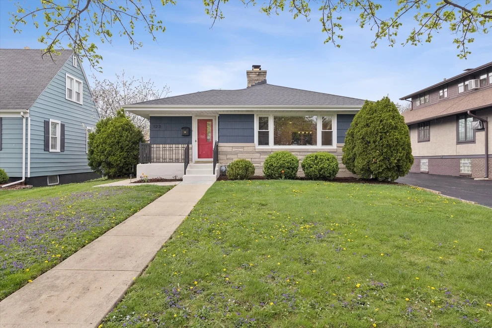 Unit for sale at 123 E Columbia Avenue, Elmhurst, IL 60126