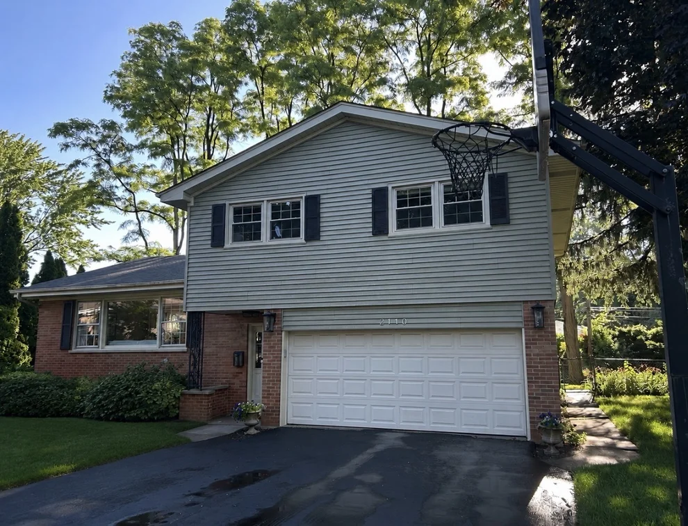 Unit for sale at 2110 E Fremont Court, Arlington Heights, IL 60004