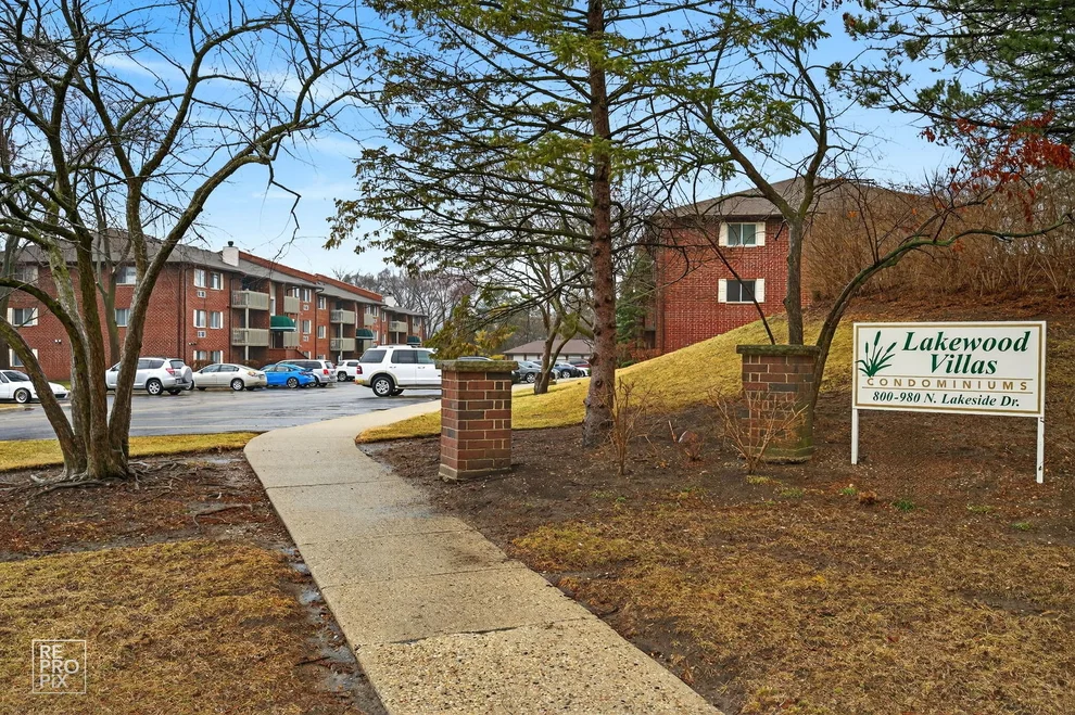 Unit for sale at 880 N Lakeside Drive, Vernon Hills, IL 60061