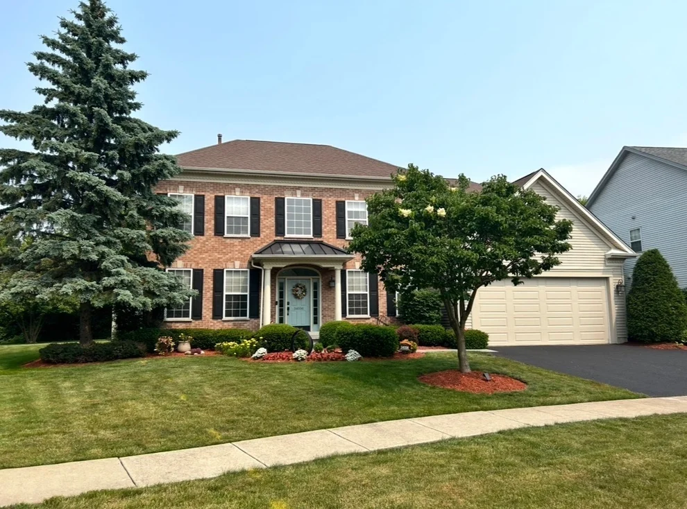 Unit for sale at 34056 N Wooded Glen Drive, Grayslake, IL 60030