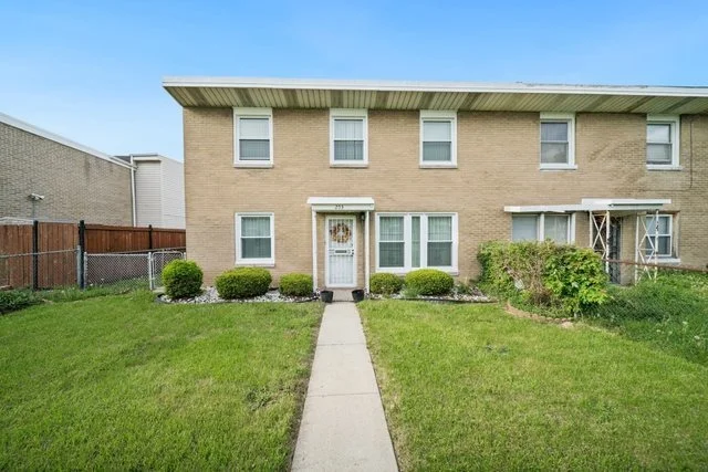 Unit for sale at 253 W 46th Street, Chicago, IL 60609