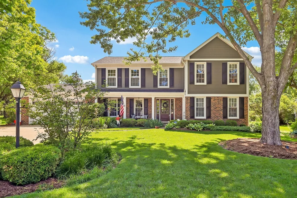 Unit for sale at 720 Oxbow Lane, Barrington, IL 60010