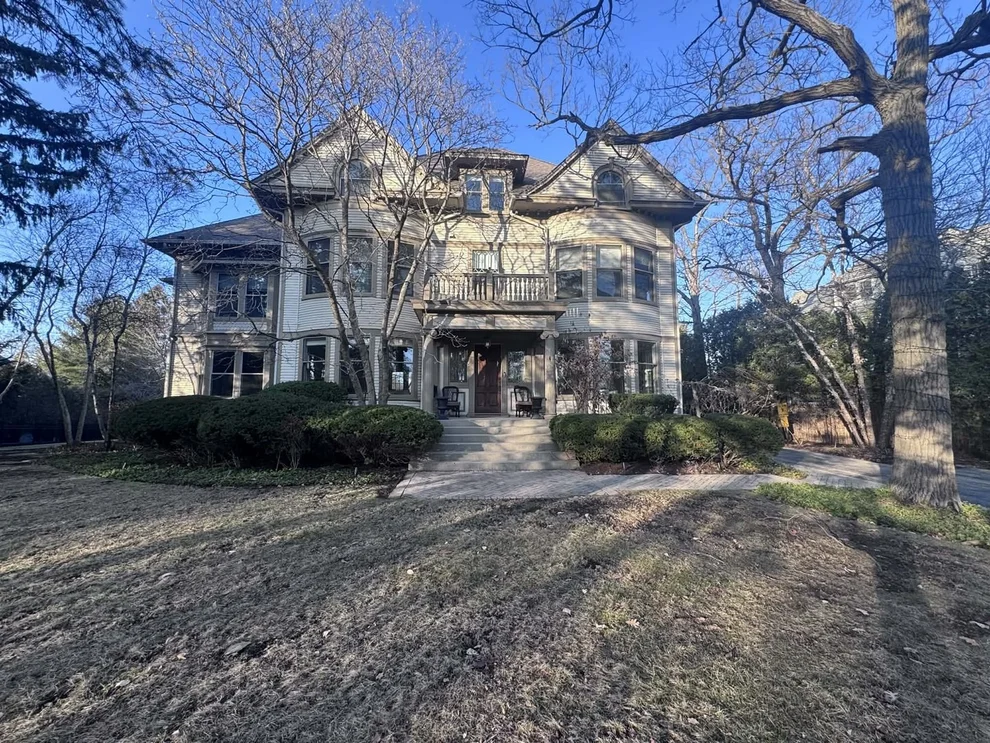 Unit for sale at 1499 Sheridan Road, Highland Park, IL 60035