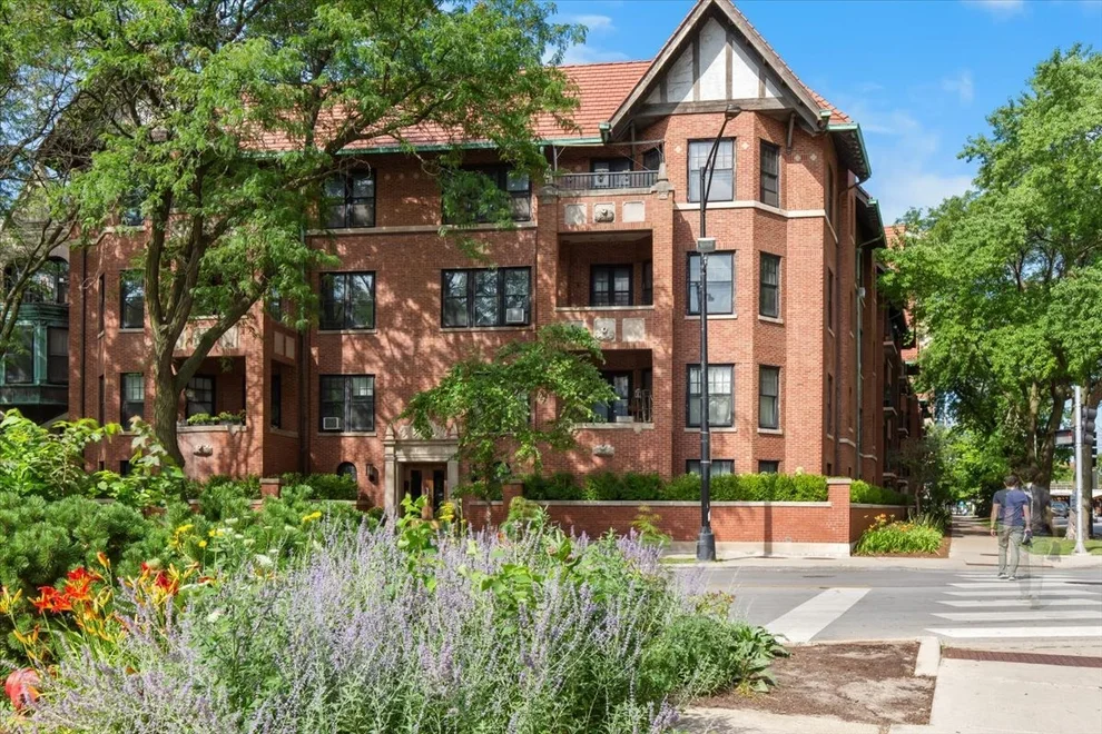 Unit for sale at 1633 E Hyde Park Boulevard, Chicago, IL 60615