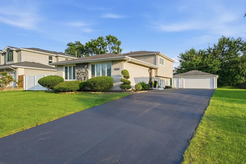 Unit for sale at 8053 W 88TH Street, Hickory Hills, IL 60457