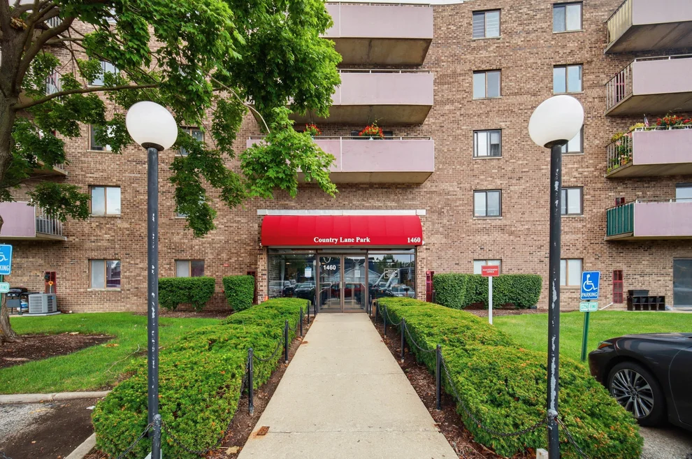 Unit for sale at 1460 Fairlane Drive, Schaumburg, IL 60193