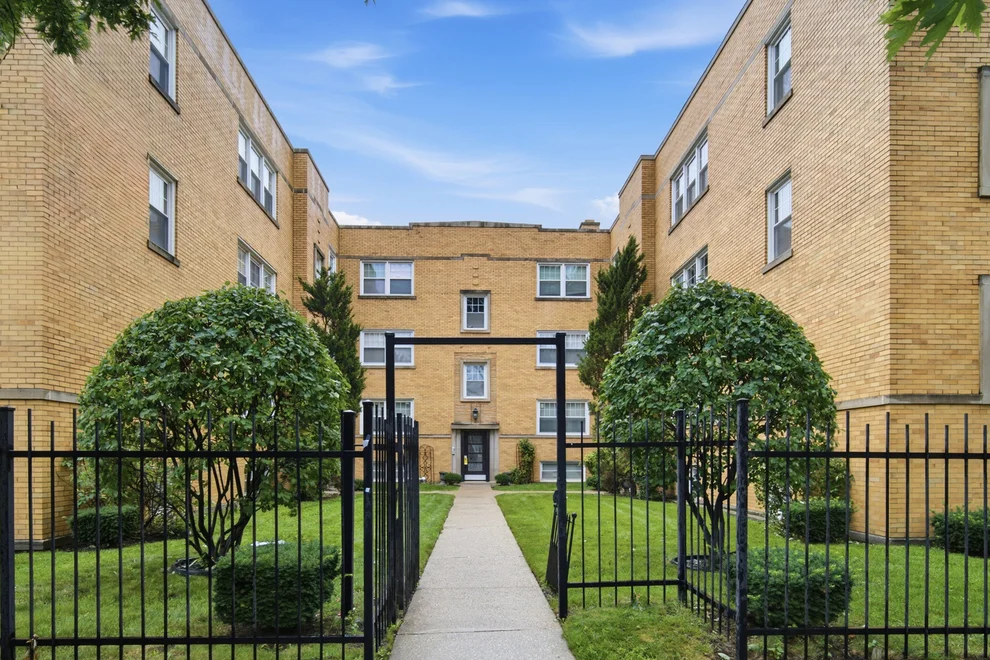 Unit for sale at 6046 N FRANCISCO Avenue, Chicago, IL 60659