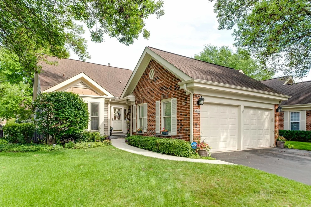 Unit for sale at 2176 N Lake Shore Circle, Arlington Heights, IL 60004