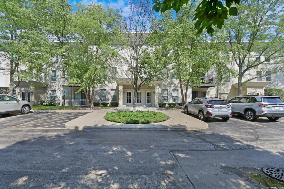 Unit for sale at 34451 N Old Walnut Circle, Gurnee, IL 60031