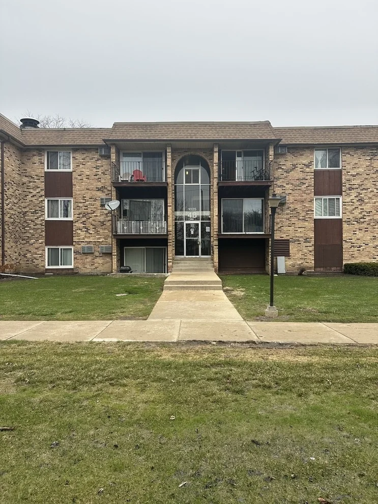 Unit for sale at 1025 Higgins Quarters Drive, Hoffman Estates, IL 60169