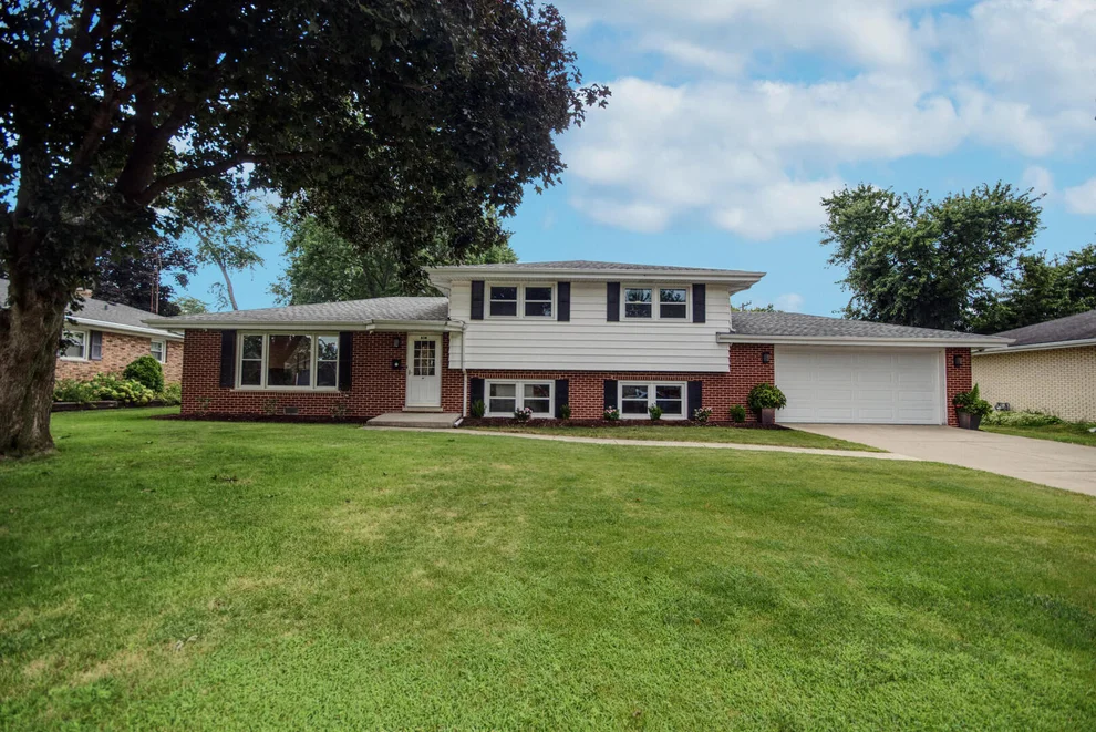 Unit for sale at 614 N Homestead Place, Joliet, IL 60435