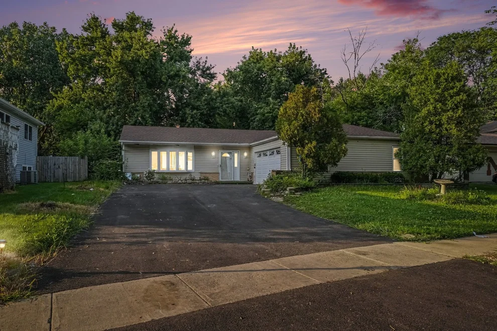 Unit for sale at 530 Forest Way, Bolingbrook, IL 60440