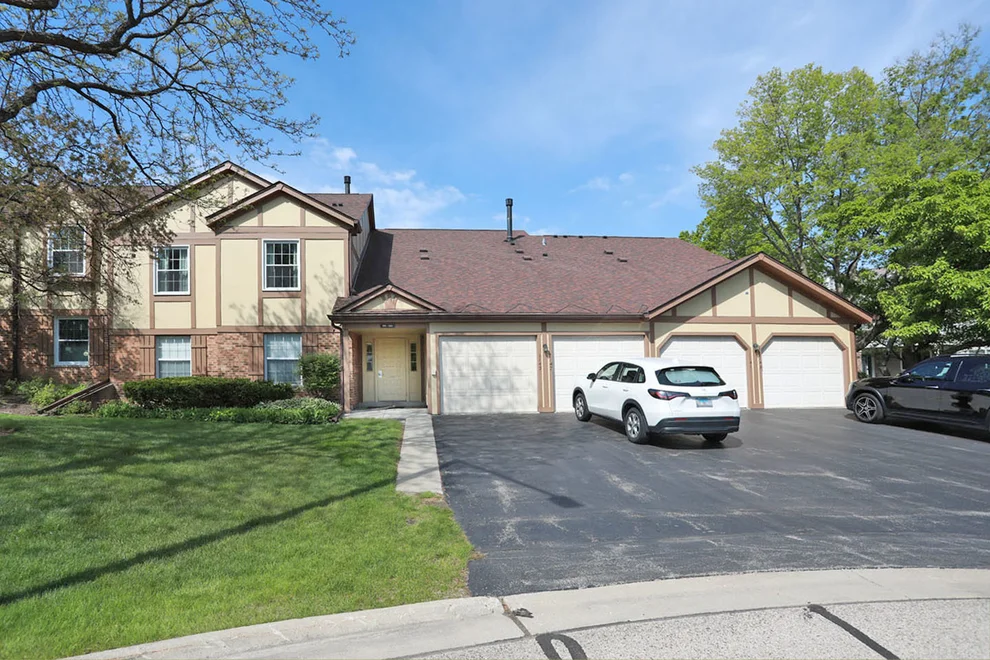 Unit for sale at 1143 Auburn Lane, Buffalo Grove, IL 60089