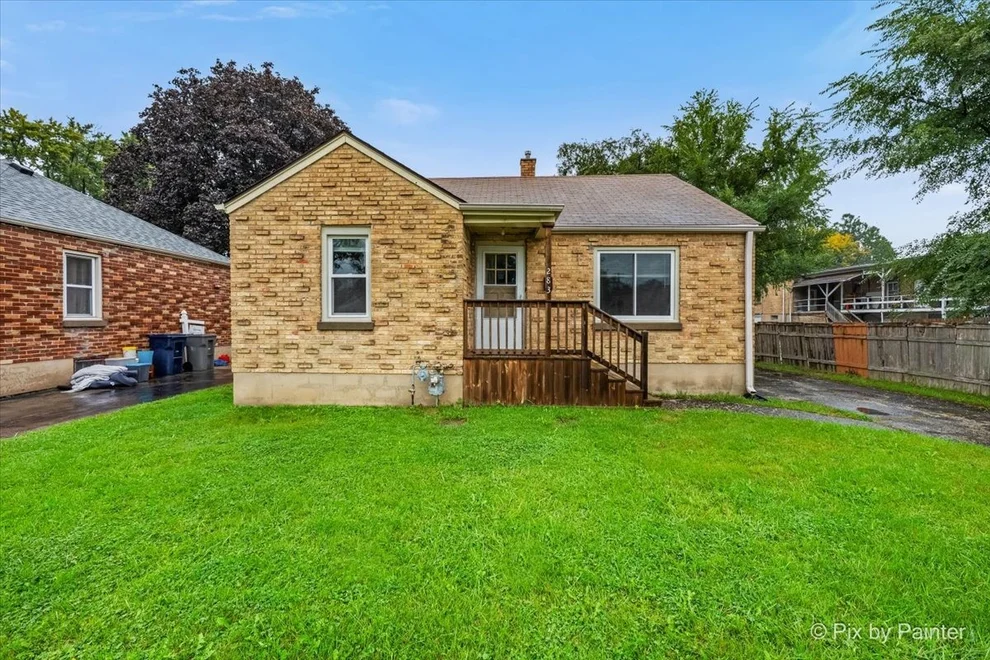 Unit for sale at 283 S Aldine Street, Elgin, IL 60123
