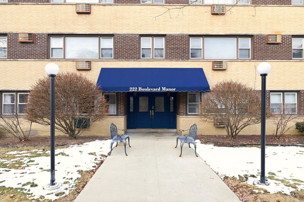 Unit for sale at 222 Washington Boulevard, Oak Park, IL 60302