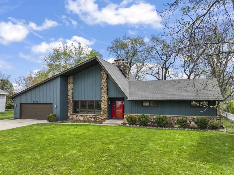Unit for sale at 1033 Blackburn Street, Gurnee, IL 60031
