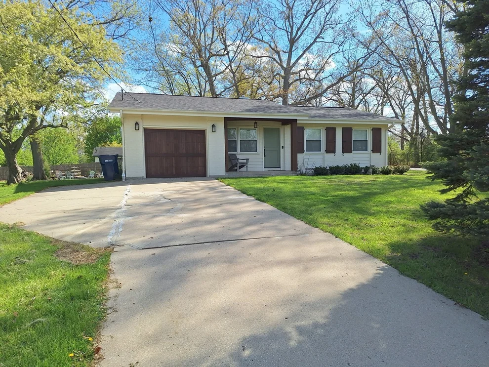 Unit for sale at 227 Juneway Terrace, Lake Bluff, IL 60044