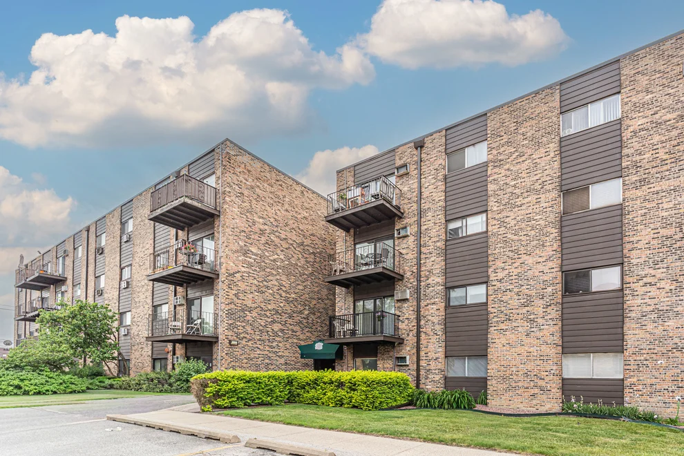 Unit for sale at 8905 Knight Avenue, Des Plaines, IL 60016