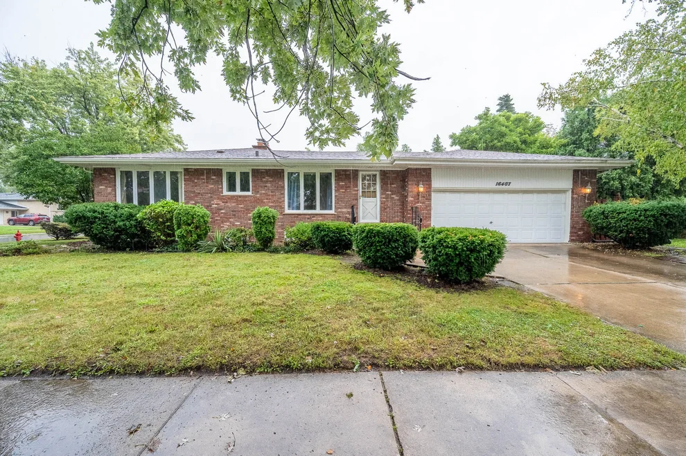 Unit for sale at 16407 Woodlawn Avenue E, South Holland, IL 60473