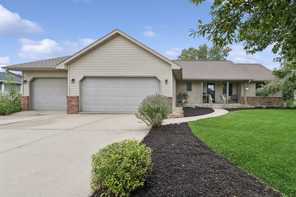 Unit for sale at 548 Winter Drive, Walworth, WI 53184