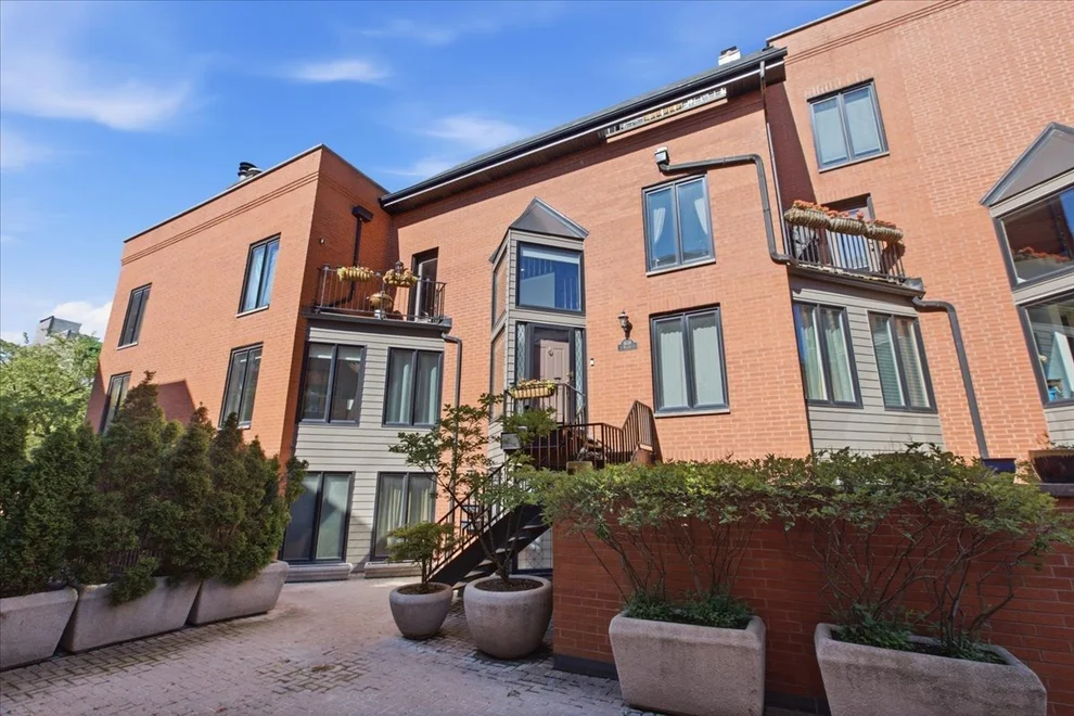 Unit for sale at 1608 N St Michaels Court, Chicago, IL 60614