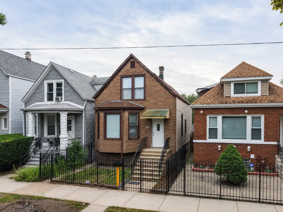 Unit for sale at 4637 W Mclean Avenue, Chicago, IL 60639