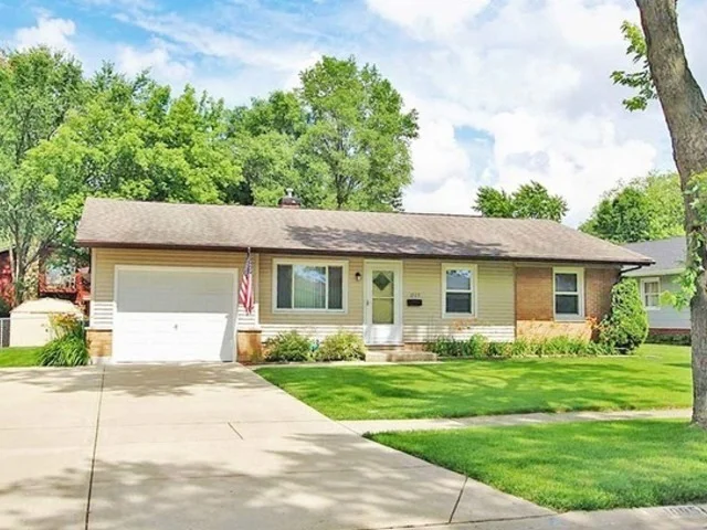 Unit for sale at 1095 Hickory Lane, Elk Grove Village, IL 60007