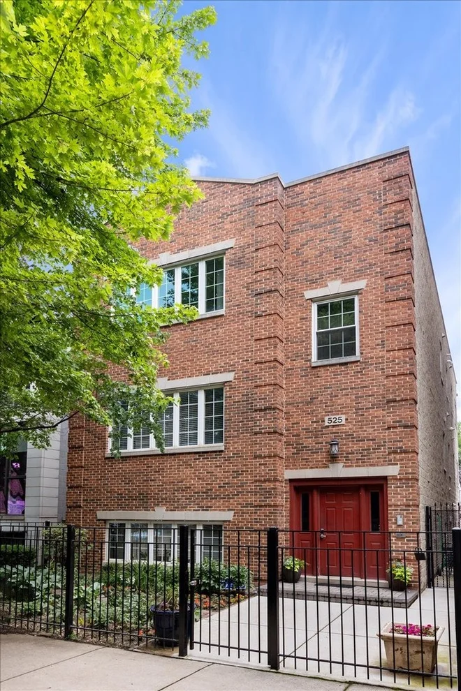 Unit for sale at 525 N Claremont Avenue, Chicago, IL 60612