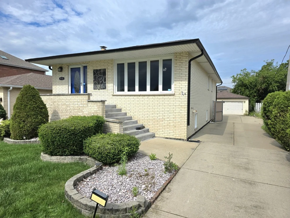 Unit for sale at 8312 S 79th Avenue, Justice, IL 60458