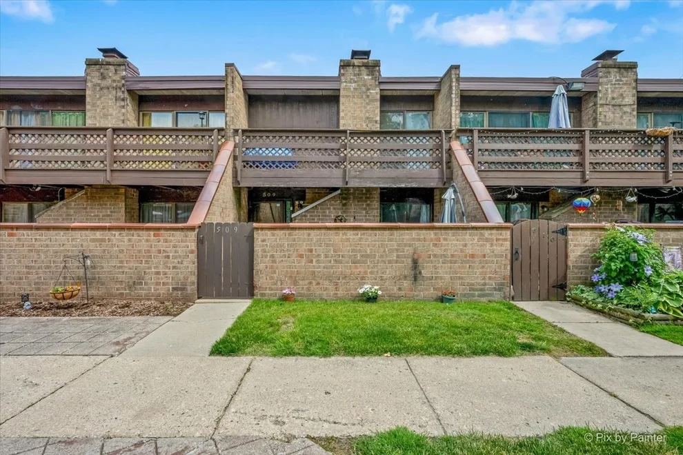 Unit for sale at 509 Kenneth Circle, Elgin, IL 60120