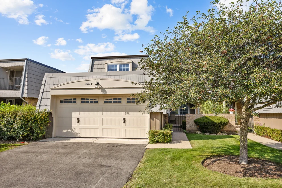Unit for sale at 642 Burgundy Court, Elk Grove Village, IL 60007