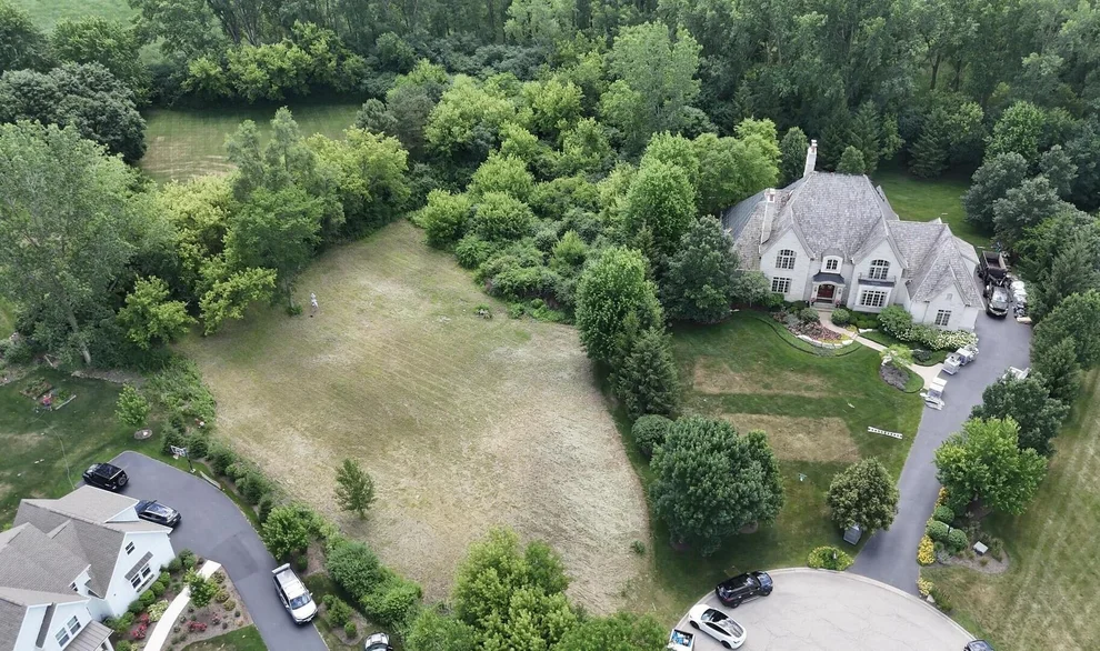 Unit for sale at 1 N Stoney Ridge Court, Hawthorn Woods, IL 60047