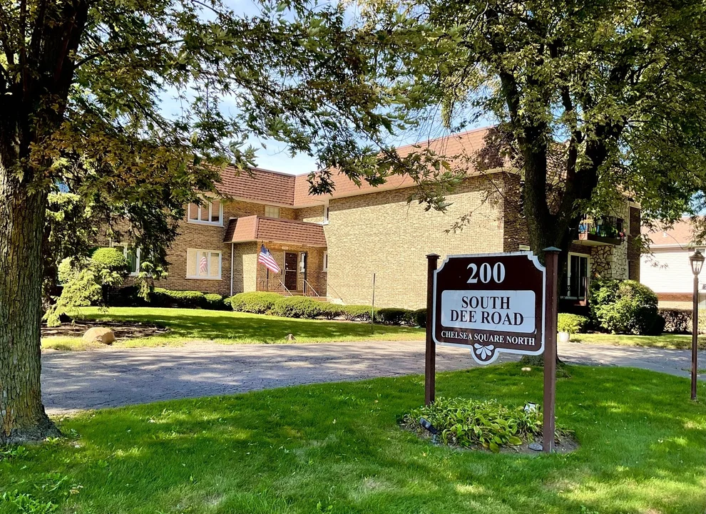 Unit for sale at 200 S Dee Road, Park Ridge, IL 60068
