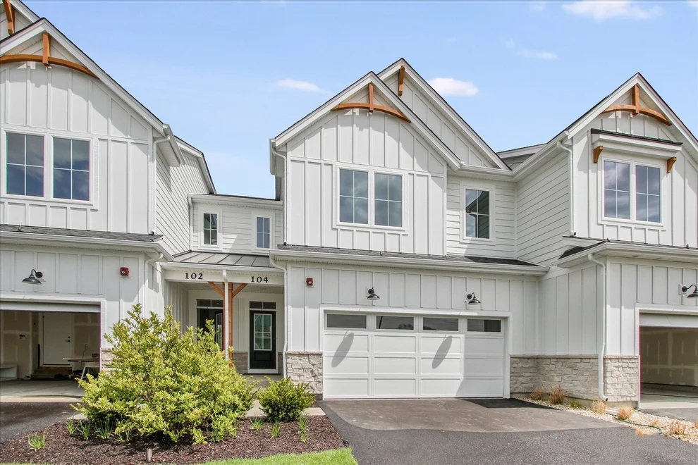 Unit for sale at 104 Sterling Drive, Lincolnshire, IL 60069