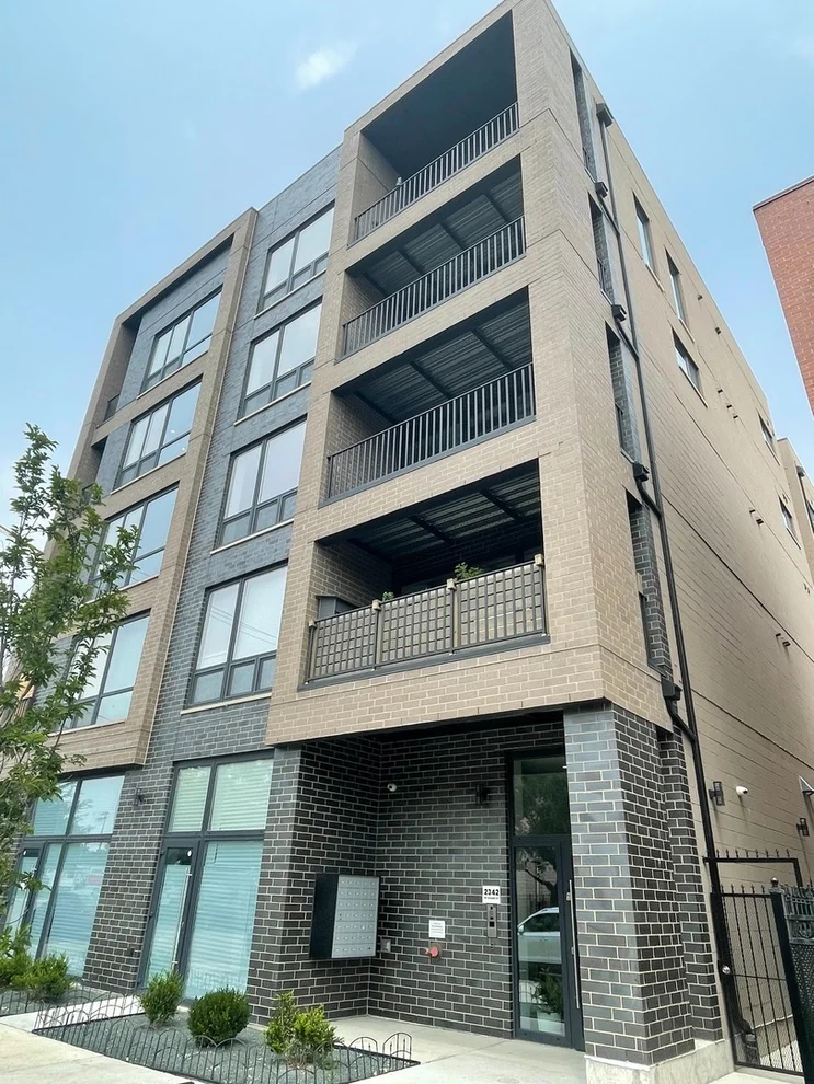 Unit for sale at 2342 W Adams Street, Chicago, IL 60612